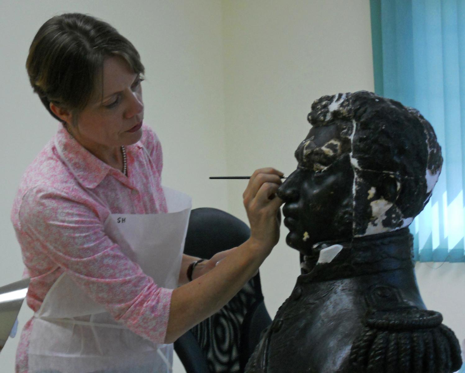Stephanie Hornbeck inpaints a repaired plaster bust of Alexandre Pétion from the MUPANAH collection. Photo courtesy of Stephanie Hornbeck. Stephanie Hornbeck inpaints a repaired plaster bust of Alexandre Pétion from the MUPANAH collection. Photo courtesy of Stephanie Hornbeck.