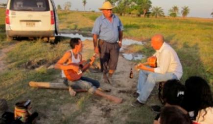 Félix, Carlos, and Víctor play traditionalllanero ranching songs. Photo credit María Angélica Rodríguez Ibáñez