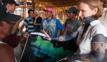 Catherine Potvin, right, shows a carbon map to community members of the Kuna Comarca 