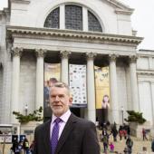 Mike Lawrence in front of the National Museum of Natural History. Photo credit: Maria Sanchez.