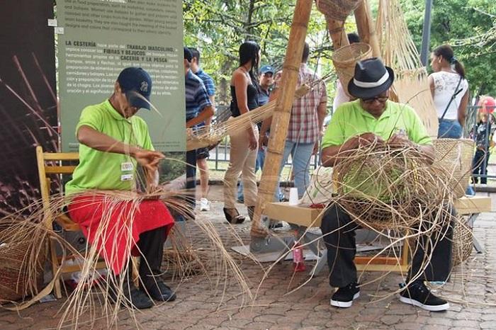 At the Cali restaging, Abel Rodríguez and Oliverio Rodríguez, from Araracuara in the Amazon region, work on their baskets. Photo by Cristina Díaz-Carrera