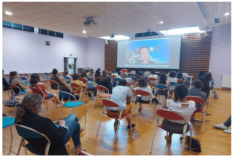 Students watch Philippe Cousteau