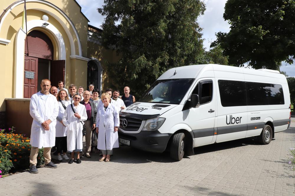 The Smithsonian worked with Uber to help fulfill critical transportation needs for the Ukrainian cultural community in response to the war. Photo: NRRC.