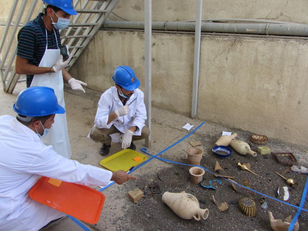 Iraqi cultural heritage professionals practice salvage techniques. 