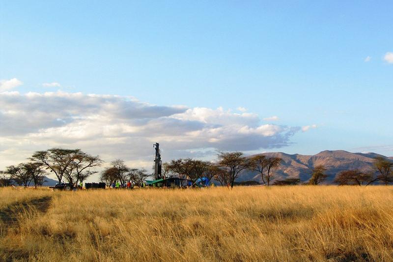 The Olorgesailie Drilling Project, with Mt. Olorgesailie in the distance. Photo credit: Smithsonian Institution.