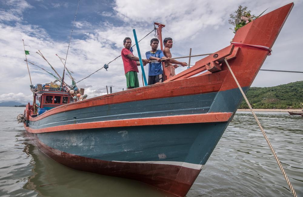 Fishermen in the Tanintharyi region of Myanmar. Photo Credit George Stoyle - Earth in Focus