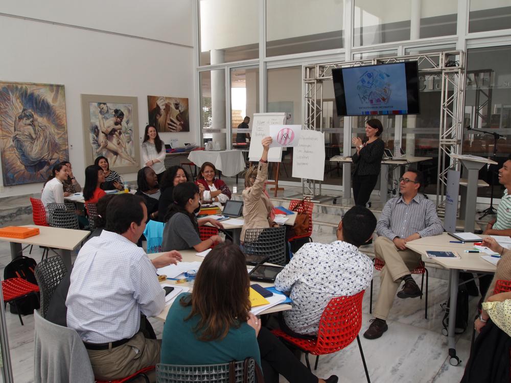 Smithsonian content and programming session at an American Spaces training session in Brasilia, Brazil led by Aviva Rosenthal and Lauren Appelbaum (2015). Photo credit: United States Government.