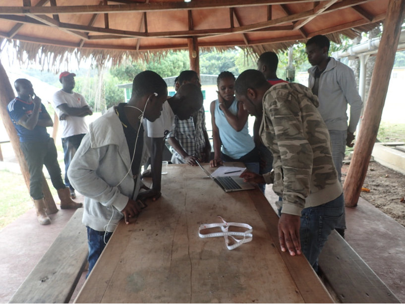 Data entering for the treebanding project with teachers and students from Roger Gouteyron School at the Smithsonian lab at the Shell camp in Gamba, Ogouee Maritime, Gabon. Credit: Smithsonian.